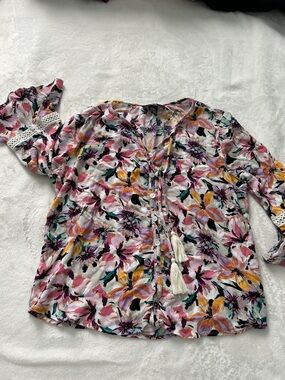 AGB Multicolor Floral Button-Front Blouse with Tassel Tie